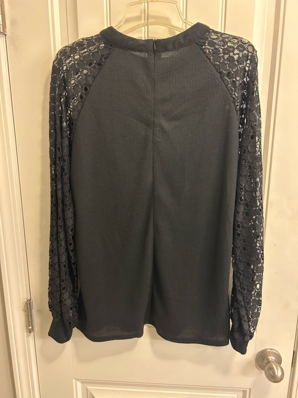 🤩 Gift for Mom Black Lace Sleeve Women's Top - Picture 2 of 4